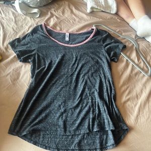 Lularoe flowy tee shirt